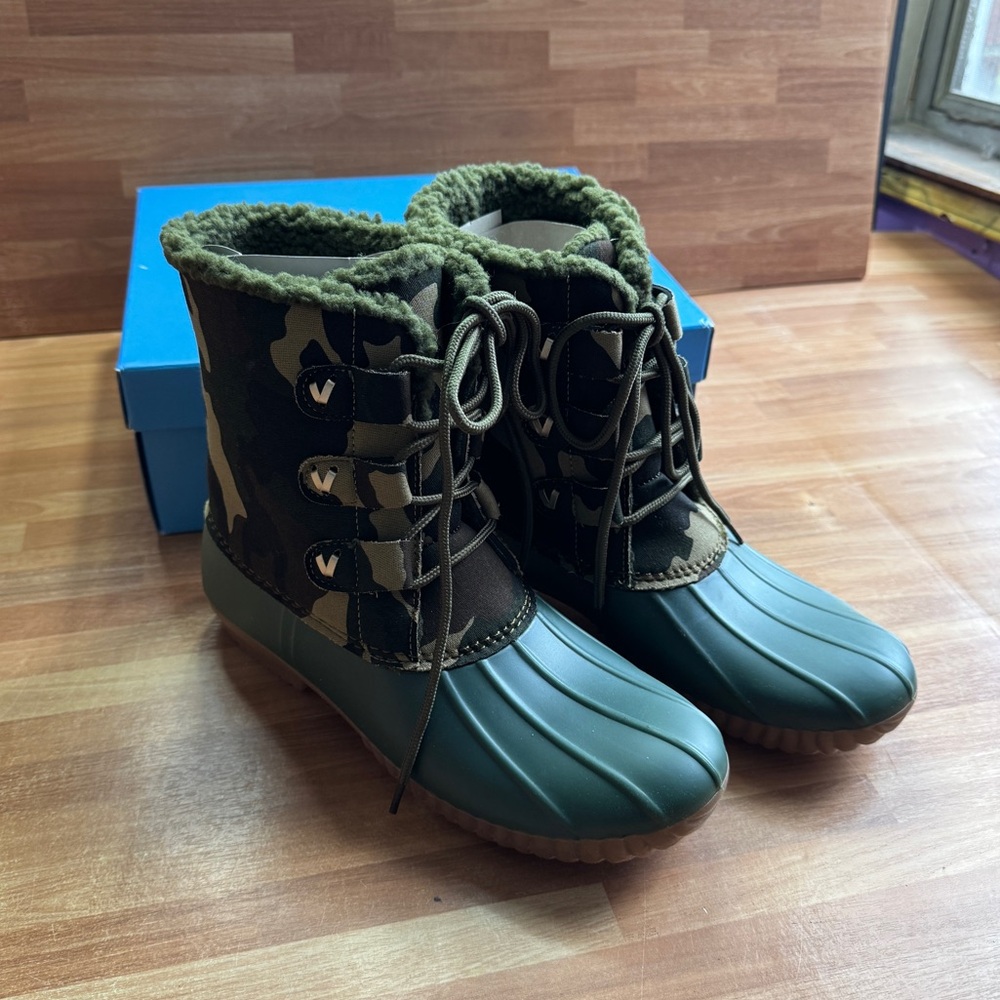 Jack Rogers green camo duck boots size 9 new in box